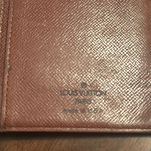 Preowned Authentic LV wallet - Picture 10 of 17